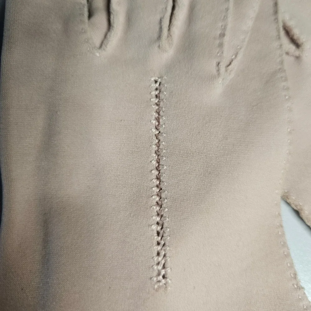Vintage Pink Gloves Small Geometric Embroidery‎ Notched Cuff 40s 50s Easter